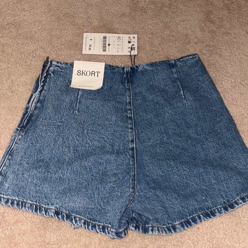 Zara Blue Jean Shorts - Picture 2 of 2